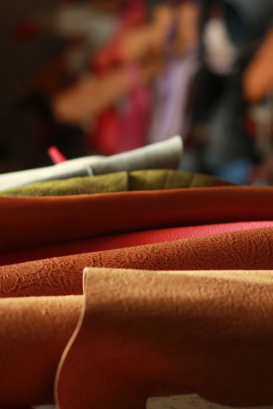 Gamme de cuirs colorés et texturés de l'atelier Maela Créations