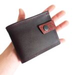vente en ligne de portefeuille en cuir marron. Artisanat fabriqué en france à audierne en bretagne, boutique de createurs