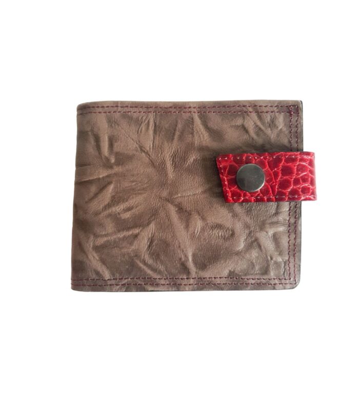 Vente en ligne de portefeuille en cuir gris texturé et vachette effet croco rouge. Fabrication artisanal Maela Créations. Marquinerie fait main en Bretagne