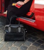 Maroquinerie artisanale colorée, grand sac à main en cuir original, sac fourretou, sac 48h, sac week-end maela créations créatrice de maroquinerie artisanale à Audierne, 29.