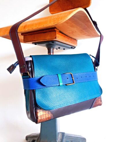 Maroquinerie créative et artisanale, sac moyen en cuir, besace bandoulière, sac coloré cuir maela créations