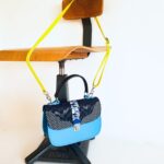 Maroquinerie artisanale colorée, sac à main en cuir original et inspiré vintage, sac bandoulière amovible, porté main et épaule, maela créations créatrice de maroquinerie artisanale à Audierne, 29.