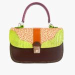 Maroquinerie artisanale colorée, sac à main en cuir original et inspiré vintage, sac bandoulière amovible, porté main et épaule, maela créations créatrice de maroquinerie artisanale à Audierne, 29.
