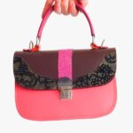 Maroquinerie artisanale colorée, sac à main en cuir original et inspiré vintage, sac bandoulière amovible, porté main et épaule, maela créations créatrice de maroquinerie artisanale à Audierne, 29.