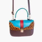 Maroquinerie artisanale colorée, sac à main en cuir original et inspiré vintage, sac bandoulière amovible, porté main et épaule, maela créations créatrice de maroquinerie artisanale à Audierne, 29.