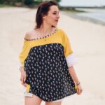 T-shirt large jaune, noir à imprimé danseuses et beige, tunique large, vêtement de créateur. mode artisanale Pièces unique et artisanale, maela créations, Audierne, Finistère, Bretagne.