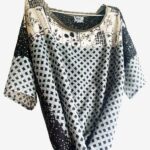 Tunique large, oversize, T-shirt large bleu gris beige, noir et imprimé à motifs géométriques bleu gris, tunique large, vêtement de créateur. mode artisanale Pièces unique et artisanale, maela créations, Audierne, Finistère, Bretagne.