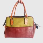 grand sac à main en cuir, fabrication française artisanal. Pièce unique et original pour des femmes de caractère qui affirment leur différence. Maela créations, maroquinerie artisanale à Audierne en bretagne.