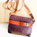Petit sac cuir artisanal, fait main en France à Audierne. Modèle Ito motifs chevron camel, rouille et violine