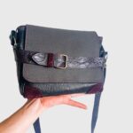 Sac artisanal cuir pour femme. sac à main et bandoulière cuir de fabrication entièrement artisanale en Bretagne. Créatrice de mode, Maela créations propose de la maroquinerie artisanale haut de gamme.