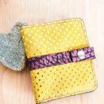 Porte-cartes en cuir coloré, fabrication artisanale en bretagne.maroquinerie fait main, made in france. "Coco" le petit porte-carte en cuir coloré