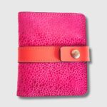 Porte-cartes en cuir coloré, fabrication artisanale en bretagne.maroquinerie fait main, made in france. "Coco" le petit porte-carte en cuir coloré