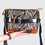Sac artisanal cuir pour femme. sac à main et bandoulière cuir de fabrication entièrement artisanale en Bretagne. Créatrice de mode, Maela créations propose de la maroquinerie artisanale haut de gamme.