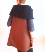 Cape réversible sans manche "mirza", une création originale et élégante. Maela création, créatrice de mode, vêtement femme taille unique.