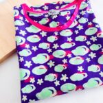T-shirt coton pour femme. Fabrication artisanal en tissus haute couture upcyclé. Haut femme original. Classique incontournable. top coloré femme "Nina". Tshirt classique coton encolure ronde.