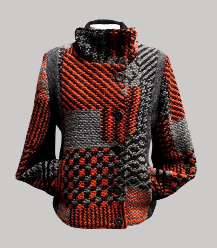 veste colorée en laine, modèle Adèle Gris, Orange et Noir. Fabrication artisanale à Audierne, Finistère Bretagne.