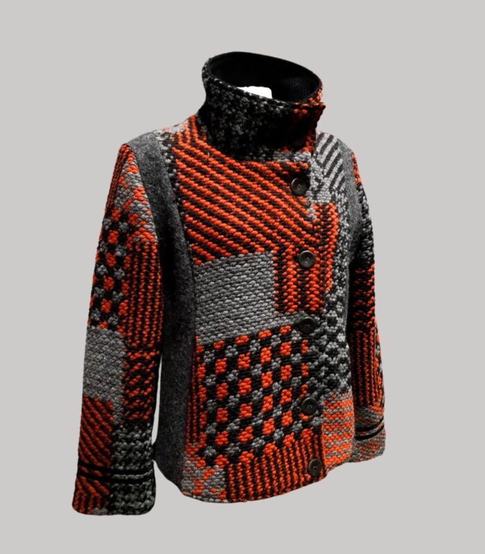 veste colorée en laine, modèle Adèle Gris, Orange et Noir. Fabrication artisanale à Audierne, Finistère Bretagne.