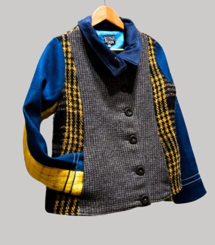 veste colorée en laine, modèle Adèle Jaune Écossais et Bleu Marine. Fabrication artisanale à Audierne, Finistère Bretagne.