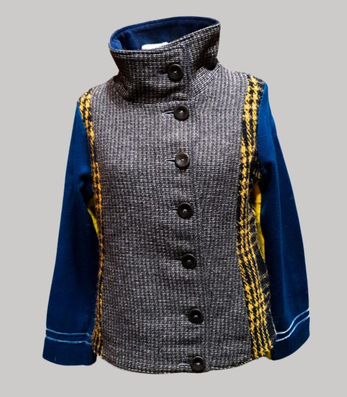 veste colorée en laine, modèle Adèle Jaune Écossais et Bleu Marine. Fabrication artisanale à Audierne, Finistère Bretagne.