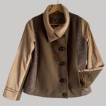 veste colorée en laine, modèle Adèle Taupe et Beige. Fabrication artisanale à Audierne, Finistère Bretagne.