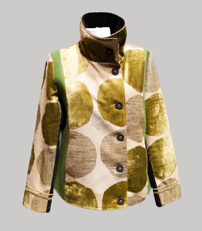 veste colorée en laine, modèle Adèle vert seventies. Fabrication artisanale à Audierne, Finistère Bretagne.