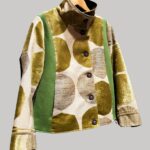 veste colorée en laine, modèle Adèle vert seventies. Fabrication artisanale à Audierne, Finistère Bretagne.