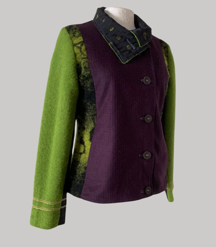 veste colorée en laine, modèle Adèle vert anis et violet. Fabrication artisanale à Audierne, Finistère Bretagne.