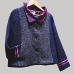 veste colorée en laine, modèle Adèle Bleu Marine et Violet. Fabrication artisanale à Audierne, Finistère Bretagne.
