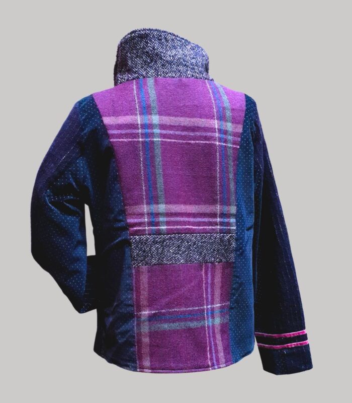 veste colorée en laine, modèle Adèle Bleu Marine et Violet. Fabrication artisanale à Audierne, Finistère Bretagne.