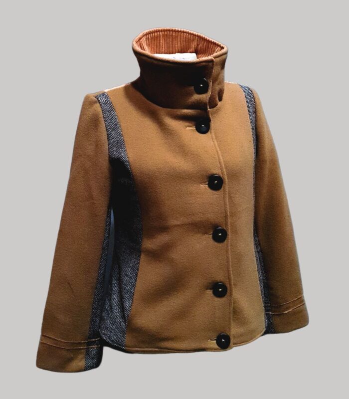 veste colorée en laine, modèle Adèle Camel, Beige et Gris chiné. Fabrication artisanale à Audierne, Finistère Bretagne.