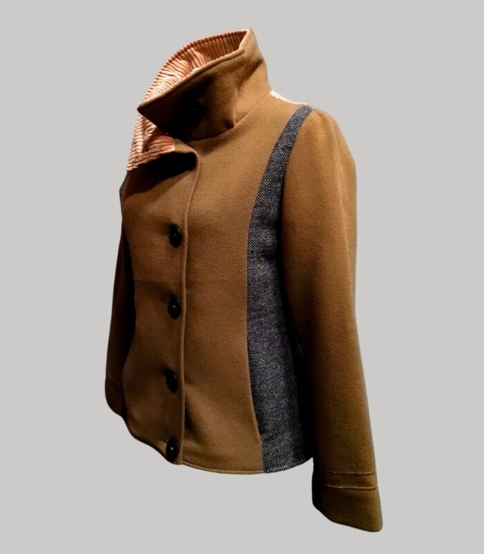 veste colorée en laine, modèle Adèle Camel, Beige et Gris chiné. Fabrication artisanale à Audierne, Finistère Bretagne.