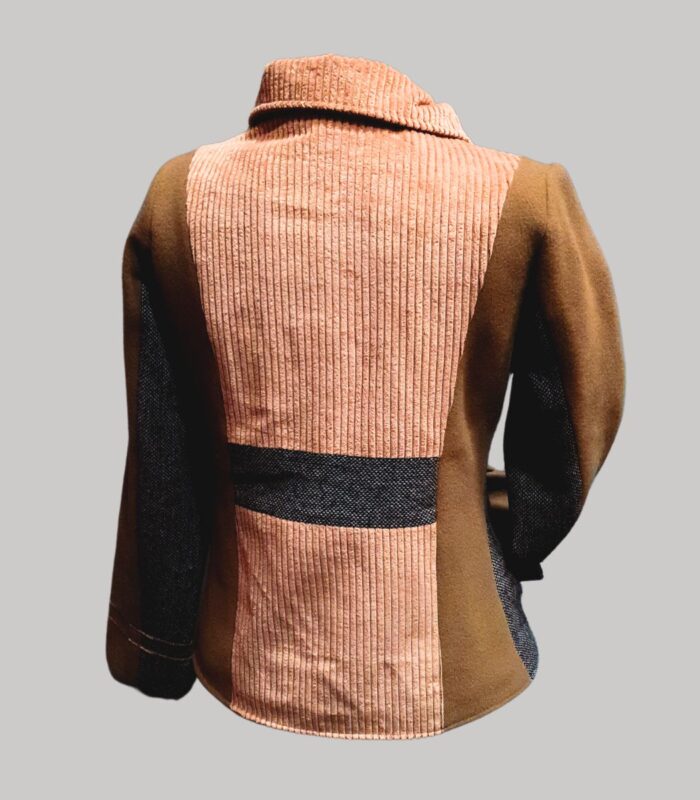 veste colorée en laine, modèle Adèle Camel, Beige et Gris chiné. Fabrication artisanale à Audierne, Finistère Bretagne.