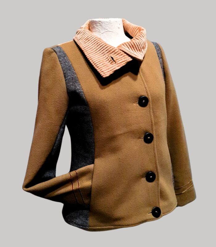 veste colorée en laine, modèle Adèle Camel, Beige et Gris chiné. Fabrication artisanale à Audierne, Finistère Bretagne.