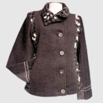veste laine grise, veste grise, noire et blanche veste originale, veste en laine, veste courte, veste chaude, coupe vent laine. Fabrication artisanale à Audierne, Finistère Bretagne.