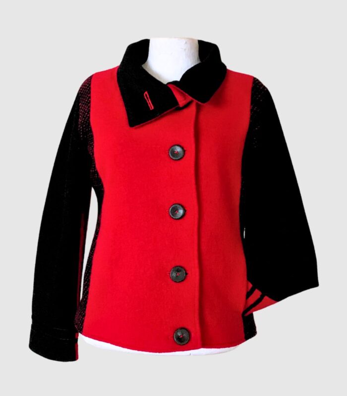 veste en laine, modèle Adèle, rouge et noire. Fabrication artisanale à Audierne, Finistère Bretagne.