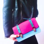 Sac cartable bandoulière, bleu, rose et vert