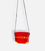 Petit sac à bandoulière, sac artisanal modèle ito en cuir rouge, orange et vers anis de Maela créations, créatrice de mode et maroquinerie à Audierne(29)