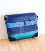 Petit sac à bandoulière, sac artisanal modèle ito en cuir bleu marine et turquoise de Maela créations, créatrice de mode et maroquinerie à Audierne(29)