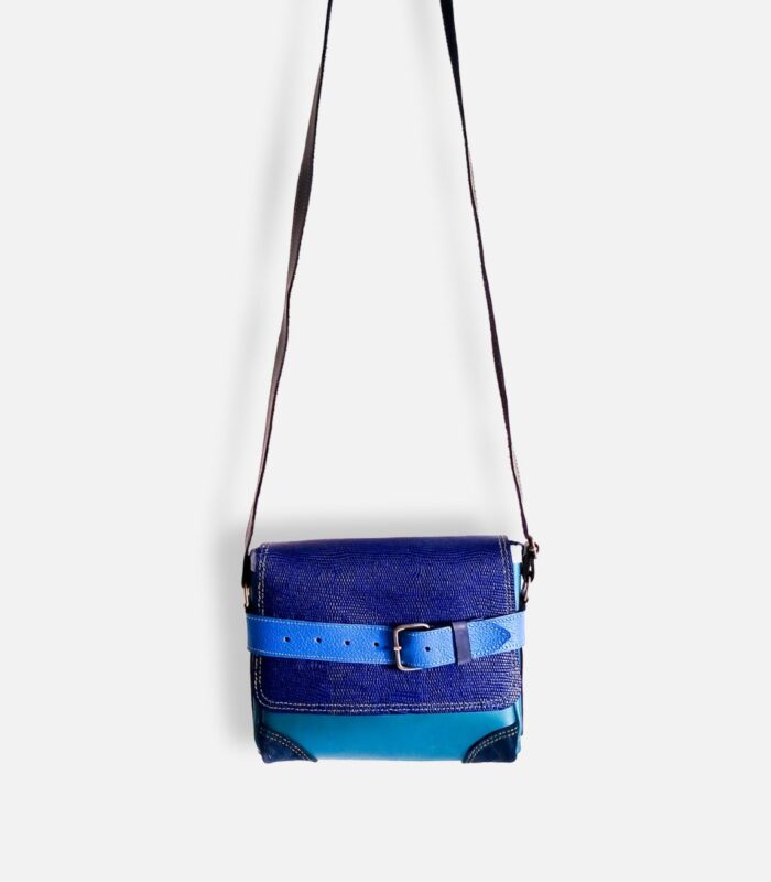 Petit sac à bandoulière, sac artisanal modèle ito en cuir bleu marine et turquoise de Maela créations, créatrice de mode et maroquinerie à Audierne(29)