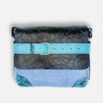 Petit sac à bandoulière, sac artisanal en cuir modèle ito noir texturé, bleu ciel et turquoise de Maela créations, créatrice de mode et maroquinerie à Audierne(29)