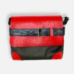Petit sac à bandoulière, sac artisanal modèle ito en cuir noir et rouge à pois de Maela créations, créatrice de mode et maroquinerie à Audierne(29)