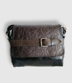 Besace cuir, sac moyen en cuir artisanal, sac moyen cuir, sac moyen cuir noir, sac en cuir artisanal et original, pièce unique cuir créatrice de maroquinerie fait main à Audierne (29)
