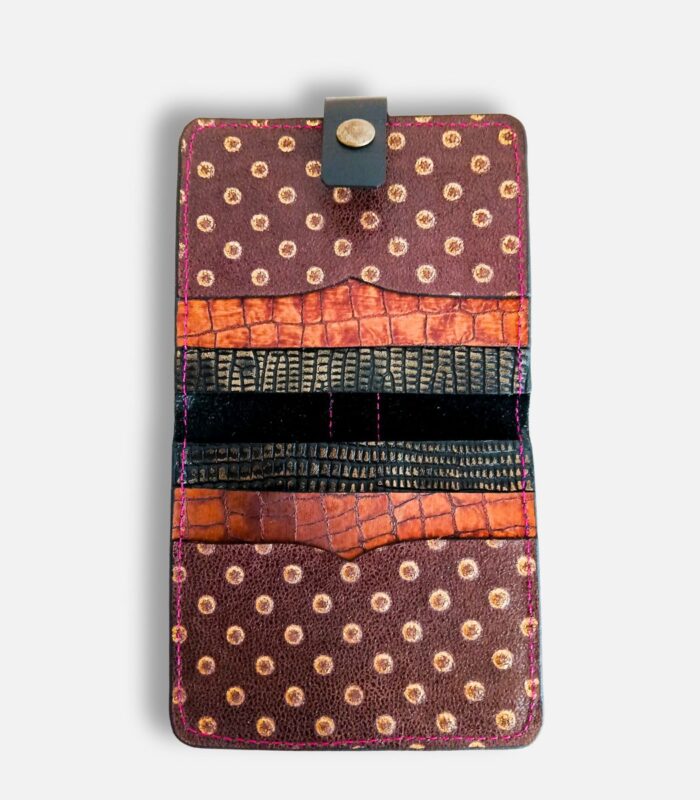 Porte-cartes en cuir mordoré motif baroque, marron or et noir porte-carte original, porte-carte compact, porte carte artisanal, maroquinerie fait main à Audierne (29)