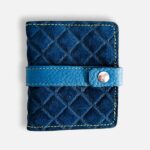 Porte-cartes en cuir bleu gaufré et camaïeu noir et bleus, porte- carte original, porte-carte compact, porte carte artisanal, maroquinerie fait main à Audierne (29)