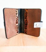Porte-cartes en cuir noir, gris et léopard, porte-carte original, porte-carte compact, porte carte artisanal, maroquinerie fait main à Audierne (29)