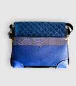 Sac besace moyen en cuir artisanal, sac moyen cuir, sac moyen cuir bleu, jaune et noir, sac en cuir coloré et original, pièce unique cuir créatrice de maroquinerie fait main à Audierne (29)