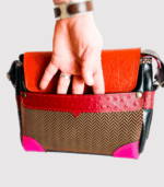Sac en cuir artisanal, sac cuir, sac moyen cuir noir, orange et rouge, sac en cuir coloré et original, pièce unique cuir créatrice de maroquinerie fait main à Audierne (29)