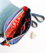 Sac cuir moyen format à bandoulière, besace en cuir artisanal, sac moyen cuir, sac moyen cuir beige, camel et bleu marine, sac en cuir artisanal et original, pièce unique cuir créatrice de maroquinerie fait main à Audierne (29)