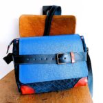 Sac cuir moyen format à bandoulière, besace en cuir artisanal, sac moyen cuir, sac moyen cuir beige, camel et bleu marine, sac en cuir artisanal et original, pièce unique cuir créatrice de maroquinerie fait main à Audierne (29)