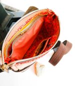 Sac moyen à bandoulière, besace en cuir artisanal, sac moyen cuir, sac moyen cuir beige, camel et rouille, sac en cuir artisanal et original, pièce unique cuir créatrice de maroquinerie fait main à Audierne (29)